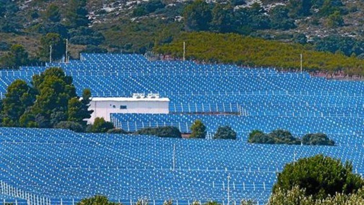 Planta solar fotovoltaica en la localidad de Beneixama (Alicante).-MIGUEL LORENZO