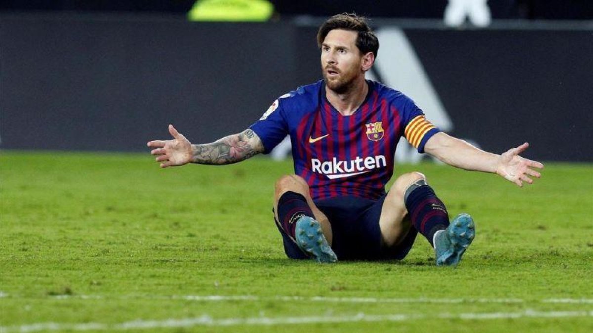 Leo Messi en el partido frente al Valencia en Mestalla.-KAI FORSTERLING