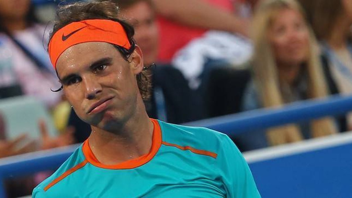 Rafael Nadal, con cara de decepción tras caer ante Andy Murray en una de las semifinales de Abu Dabi, su debut esta temporada.-AFP / MARWAN NAAMANI