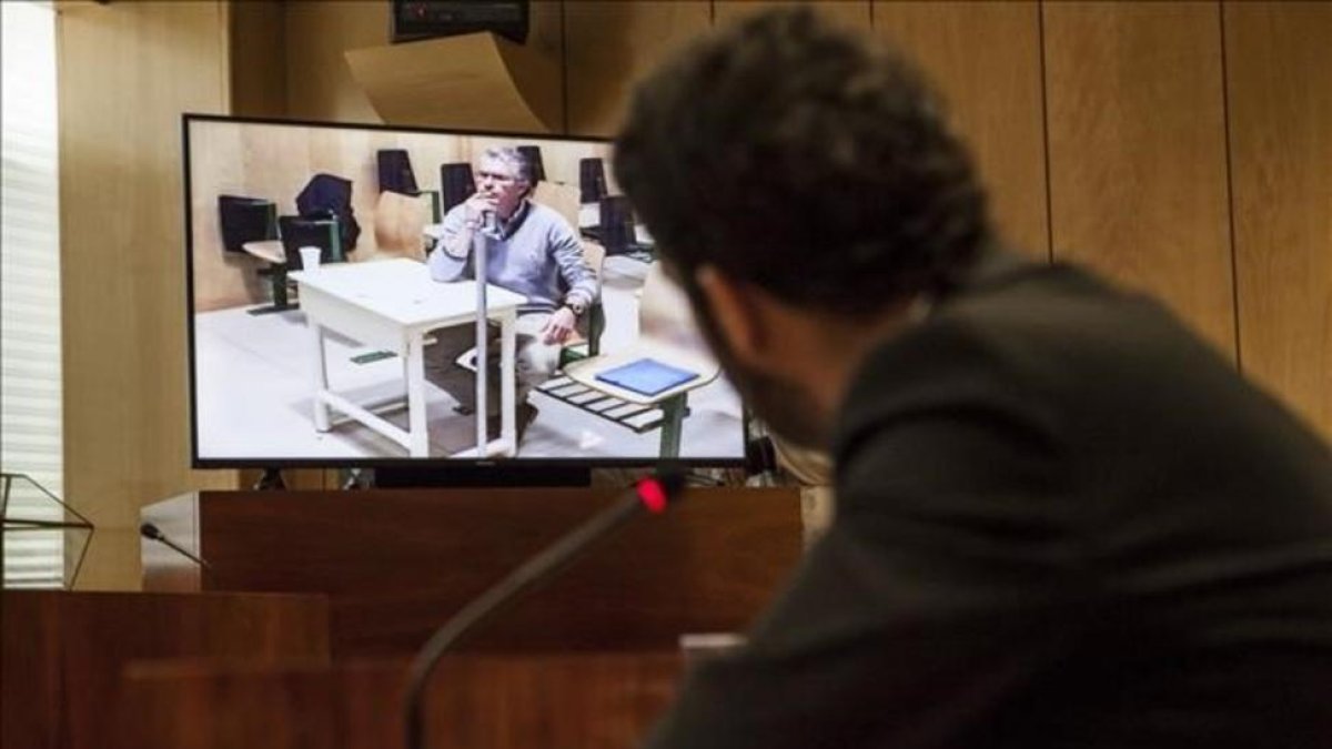 Francisco Granados, exnúmero dos del PP de Madrid, declara por videoconferencia desde la cárcel ante la comisión de investigación de la Asamblea de Madrid sobre el espionaje político en la comunidad.-EFE / SANTI DONAIRE