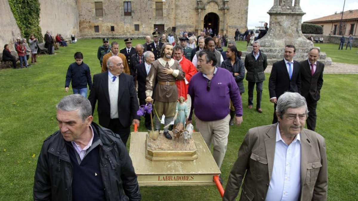 Celebración de la festividad de San Isidro en la ermita del Mirón de Soria.-A. MARTÍNEZ