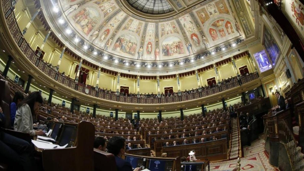 Vista general del Congreso de los Diputados.-EFE / JAVIER LIZÓN