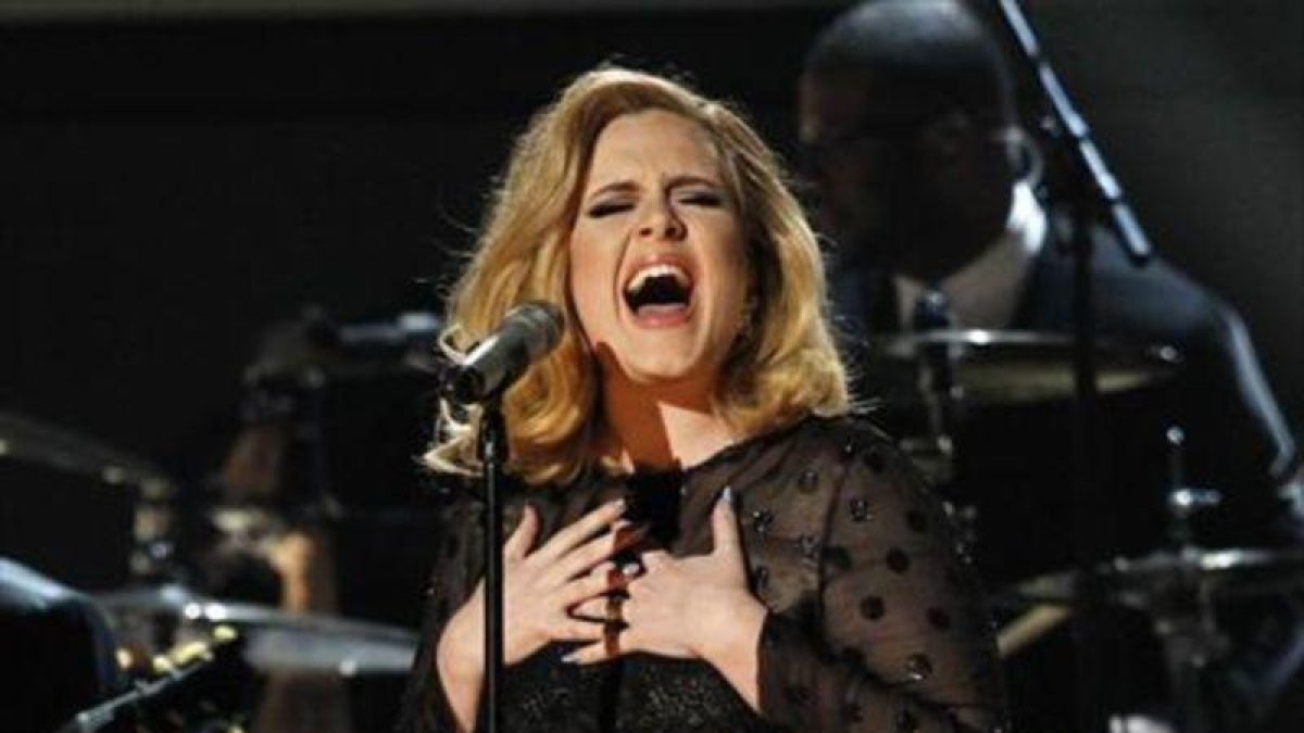 La cantante británica Adele, durante un concierto.-EL PERIÓDICO