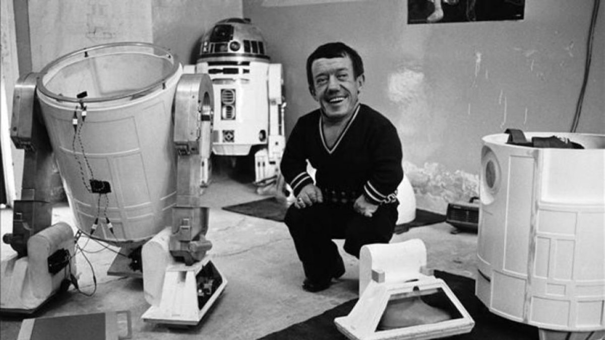 Kenny Baker, el legendario R2-D2 de la saga 'Star wars'.-