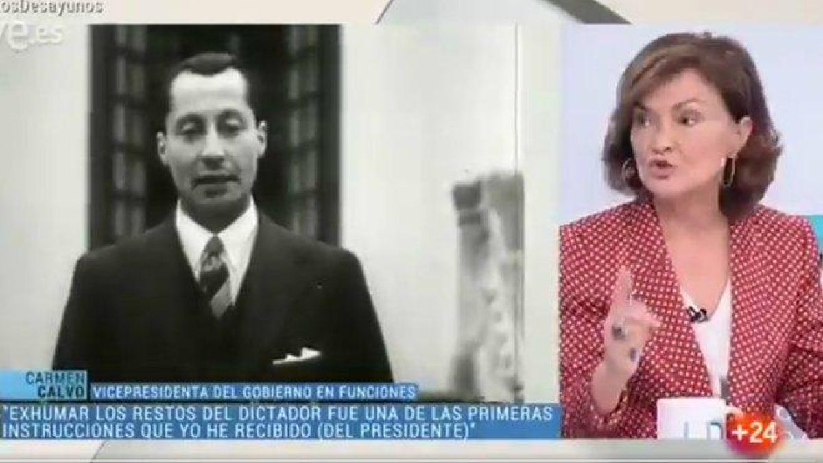 La vicepresidenta del Gobierno en funciones, Carmen Calvo, durante su intervención sobre Primo de Rivera en ’Los desayunos de TVE, este lunes.-RTVE