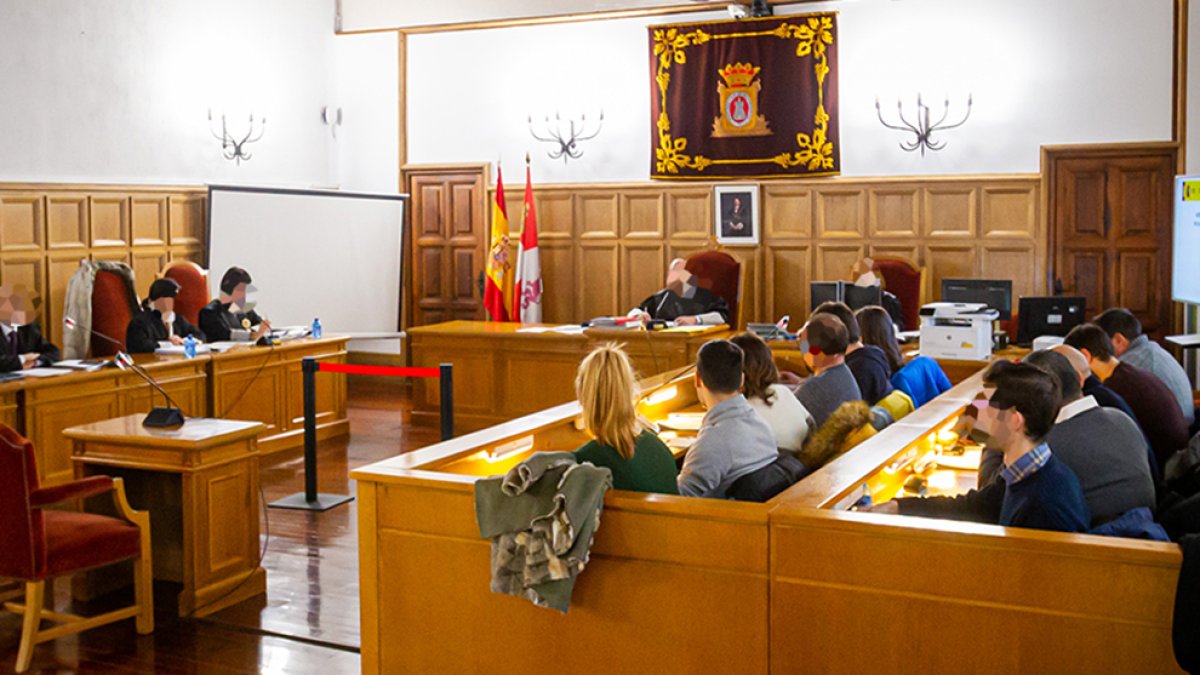 Jurado popular durante un juicio en Soria. MARIO TEJEDOR