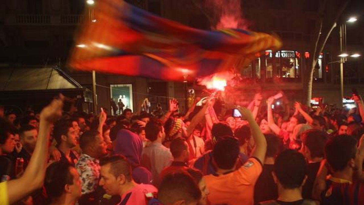 Celebración en Canaletes tras la final de la Copa del Rey.-Foto: ACN