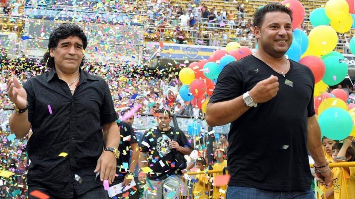Antonio Mohamed (derecha), en un partido homenaje a Zanetti, al que acudió Maradona.-ALEJANDRO PAGNI
