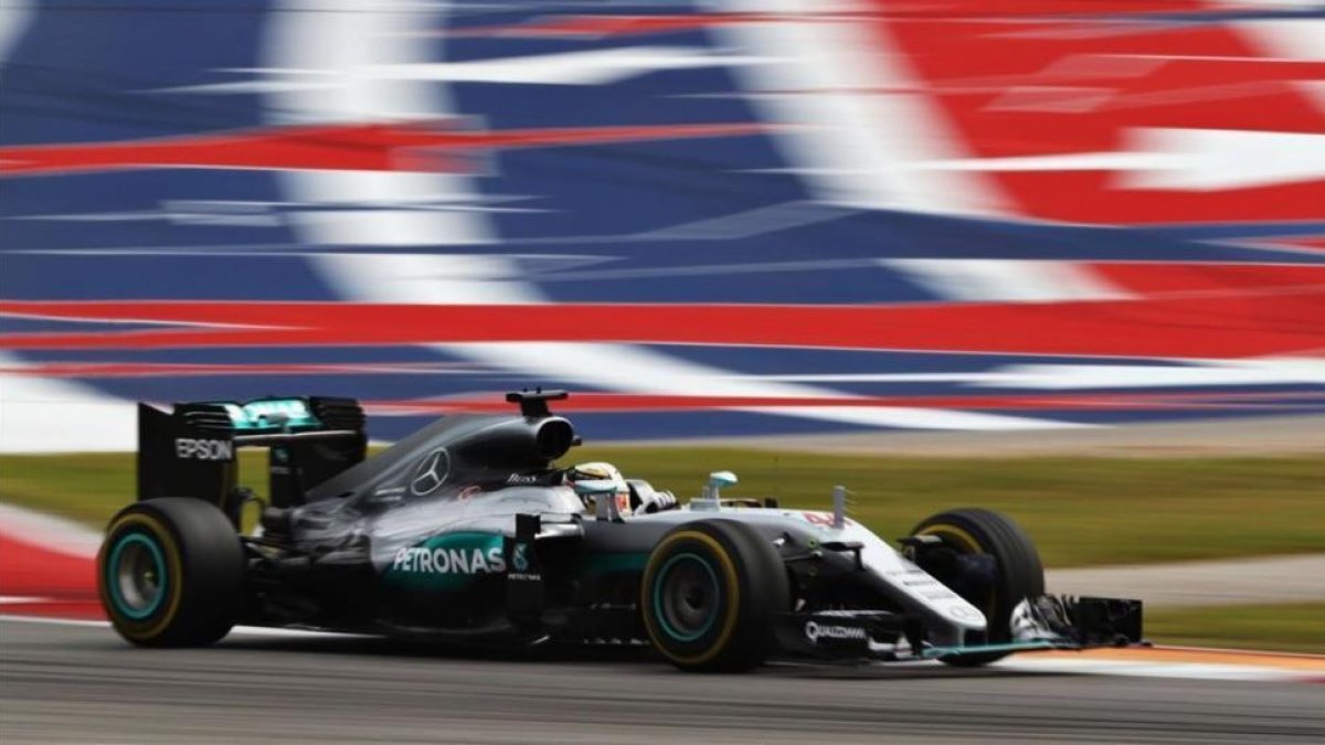 Lewis Hamilton conduce el Mercedes durante la carrera del GP de las Américas, en Austin.-AFP / CLIVE MASON