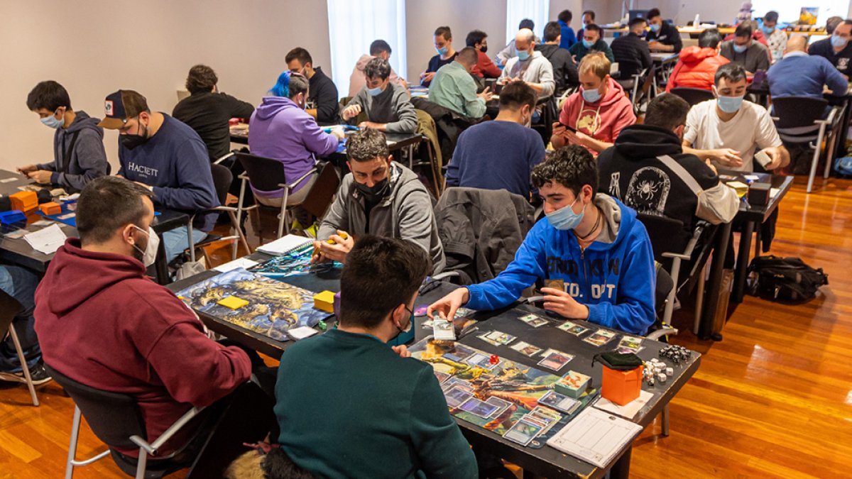 Partidas de Magic durante el torneo celebrado en La Audiencia - MARIO TEJEDOR