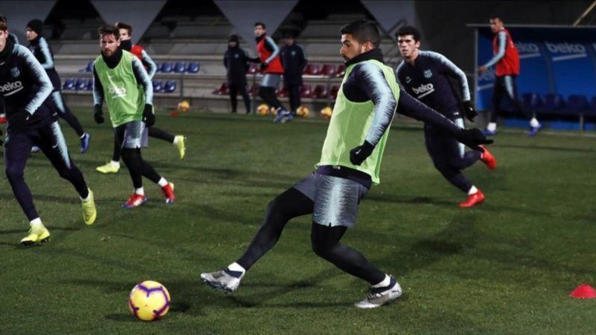 Primer entrenamiento del año en la Ciutat Esportiva Joan Gamper.-FCB / MIGUEL RUIZ