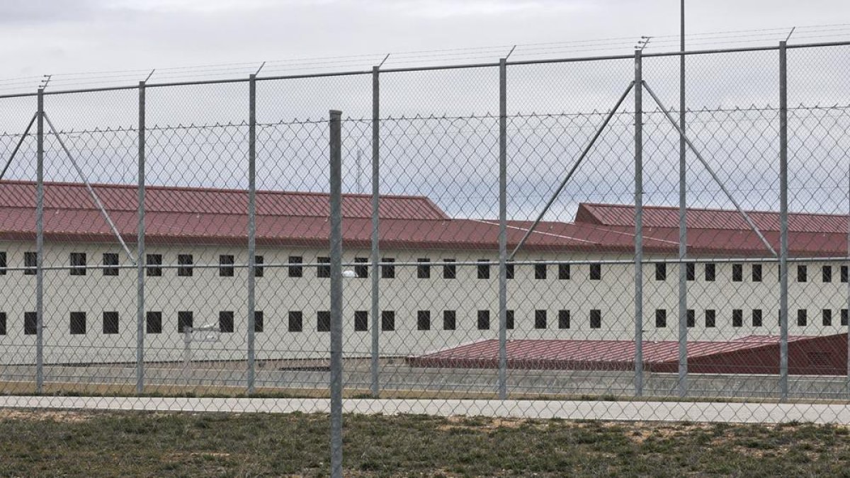 Exterior del nuevo centro penitenciario, cuya apertura al menos parcial está prevista para este año.-VALENTÍN GUISANDE
