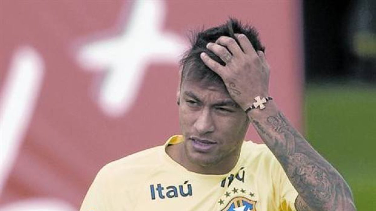 Sancionado 8 Neymar, ayer, entrenándose en Santiago de Chjile.-Foto: AP/ SILVIA IZQUIERDO