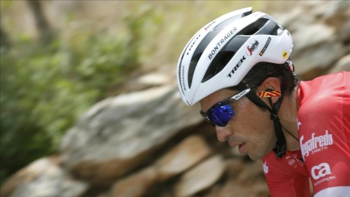 Alberto Contador, en pleno esfuerzo, durante la Vuelta-EFE / JAVIER LIZÓN