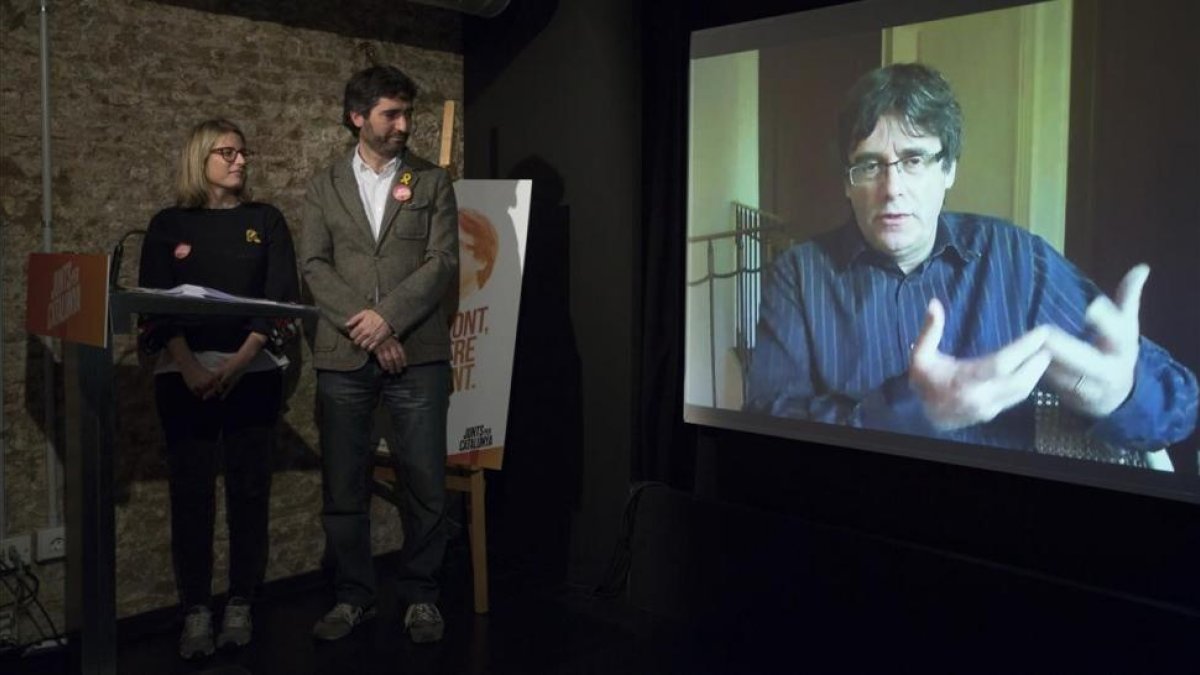 Acto de Junts per Catalunya donde Carles Puigdemont ha intervenido mediante vídeoconferencia.-ALBERT BERTRAN