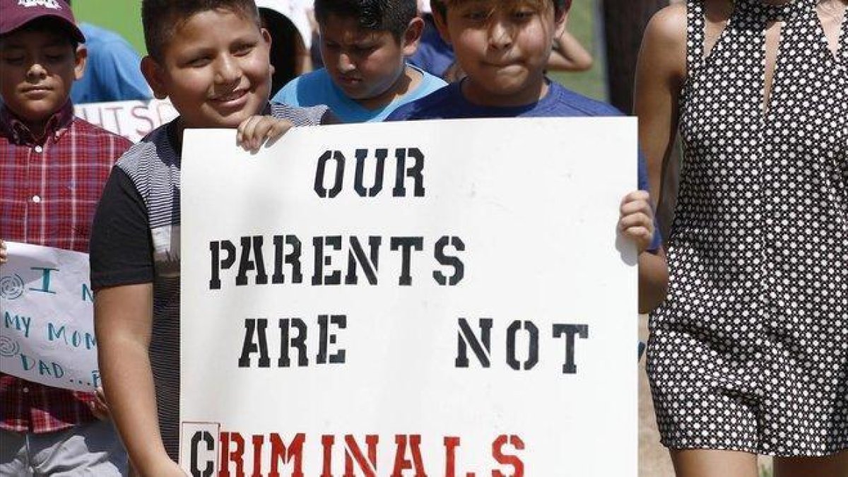 Un grupo de niños, hijos de inmigrantes, protestan contra la política de Trump en Canton, en el condado de Madison.-AP / ROGELIO V. SOLIS