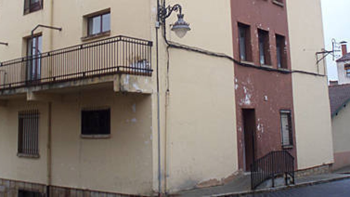 Exterior de la residencia de Navaleno. / CHUSJA ANDRÉS-