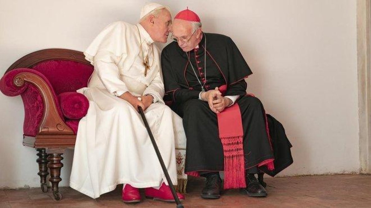 Benedicto XVI (Anthony Hopkins) y Francisco (Jonathan Pryce), en ’Los dos Papas’-