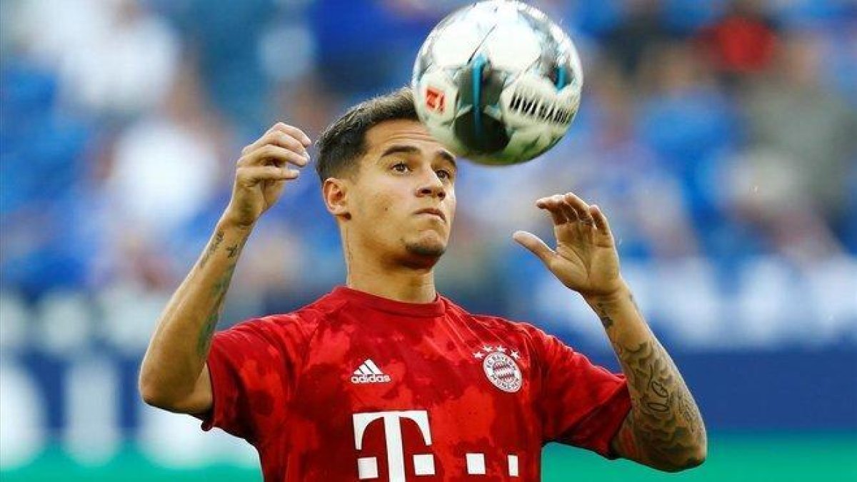 Coutinho controla un balón en el partido de su debut con el Bayern.-