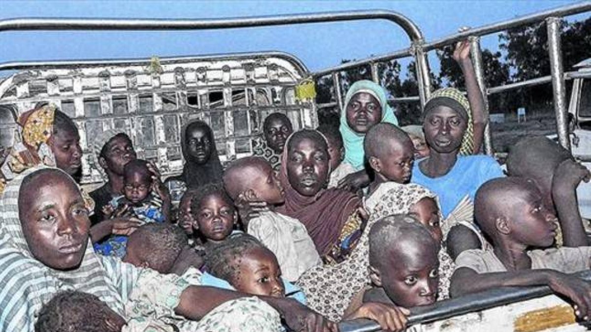 Liberadas 8 Mujeres y sus hijos en las camionetas con que fueron trasladados tras su liberación.-EFE