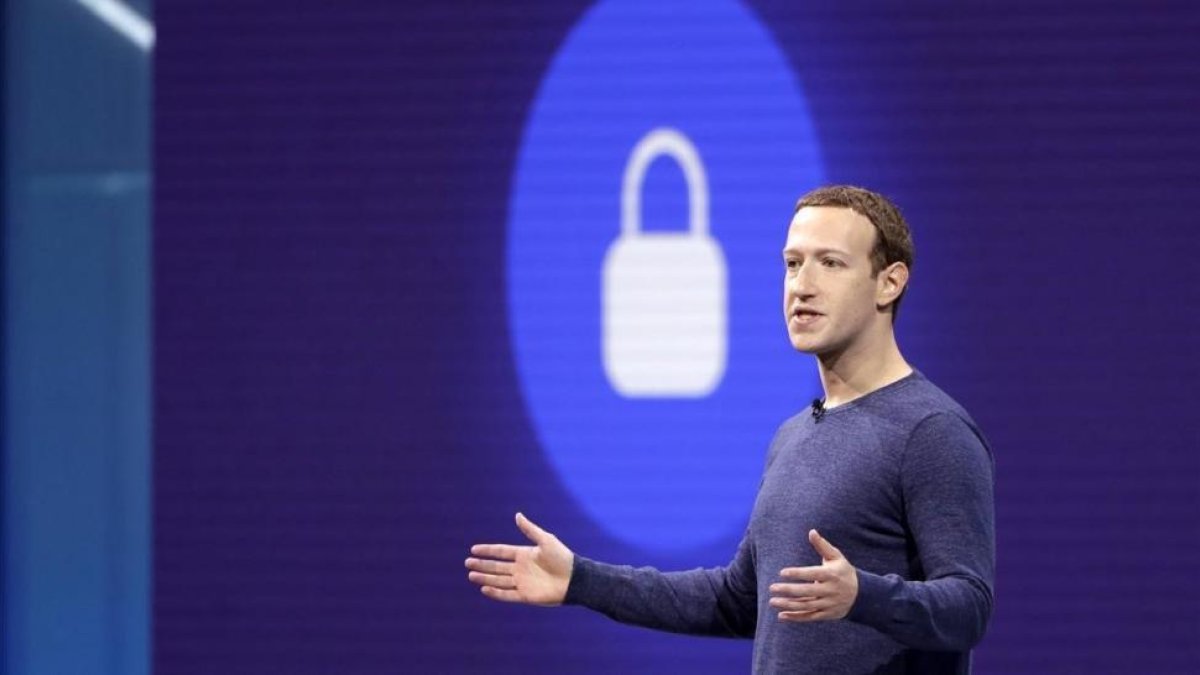 Mark Zuckerberg, anunciando las últimas novedades de Facebook, como el servicio Facebook Dating-MARCIO JOSE SANCHEZ