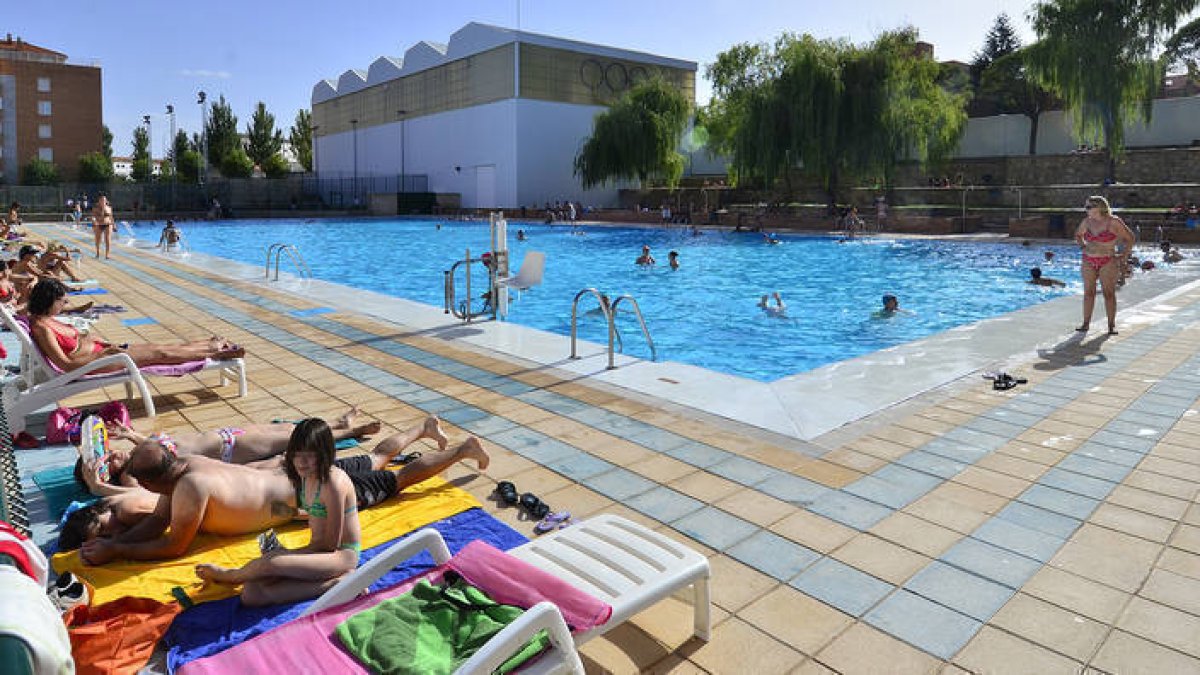 La piscina del polideportivo del San Andrés, en una imagen del año pasado. / ÁLVARO MARTÍNEZ-
