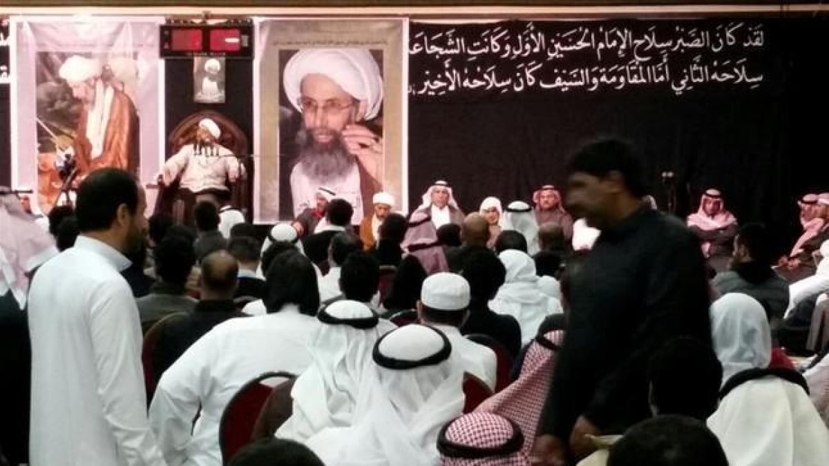 Oraciones por la muerte del clérigo chií Nimr al Nimr en Al-Awamiya, en Arabia Saudí.-
