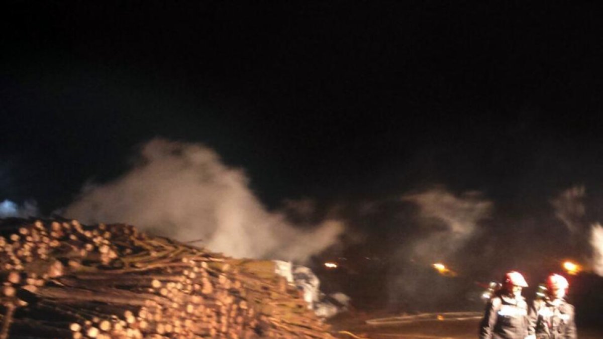 Una imagen del incendio en la planta de Rebi en Soria.-CEDIDA