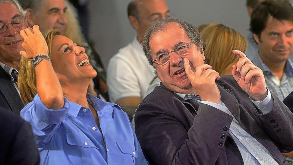 Juan Vicente Herrera junto a María Dolores de Cospedal en la reunión de presidentes del PP autonómicos en Bilbao-ICAL