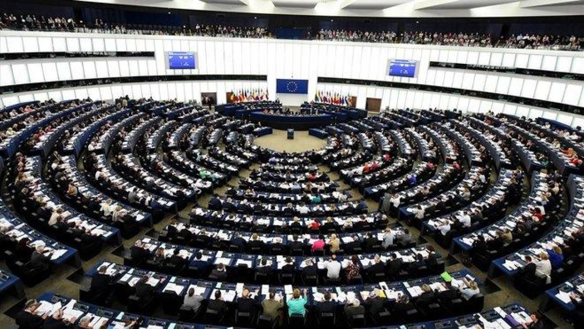 Vista del interior del Parlamento Europeo en Estrasburgo.-EFE / PATRICK SEEGER