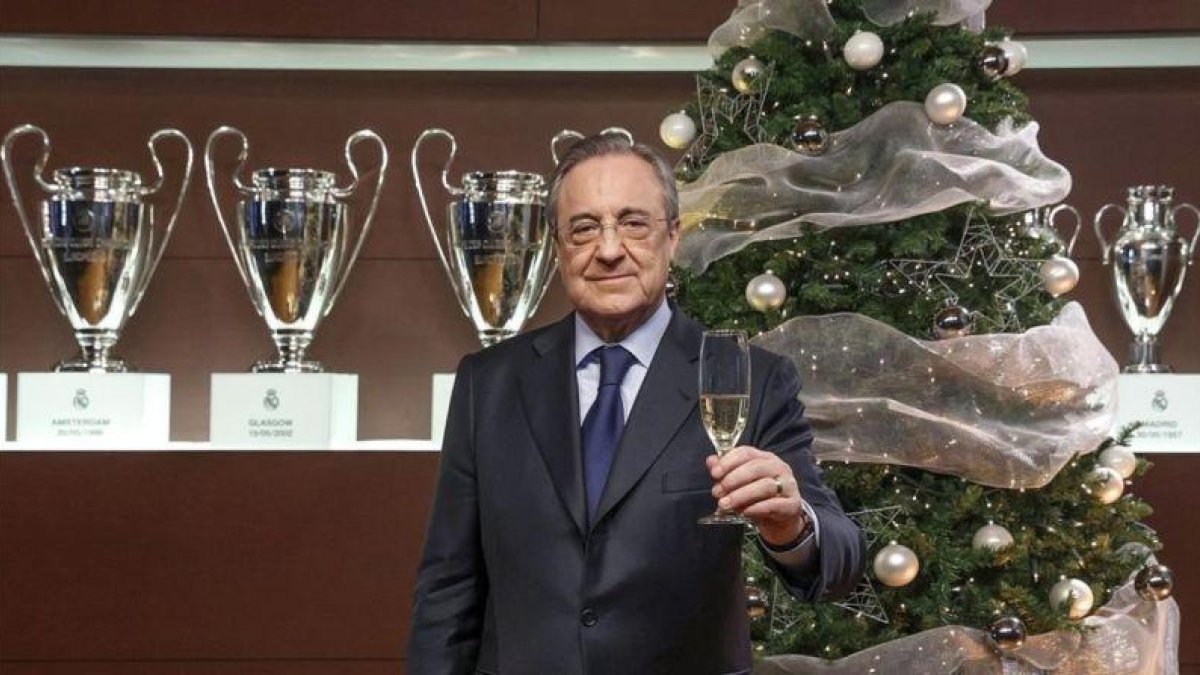 El presidente del Real Madrid, Florentino Pérez, felicita la Navidad a los socios del Madrid, en el 2015.-EFE