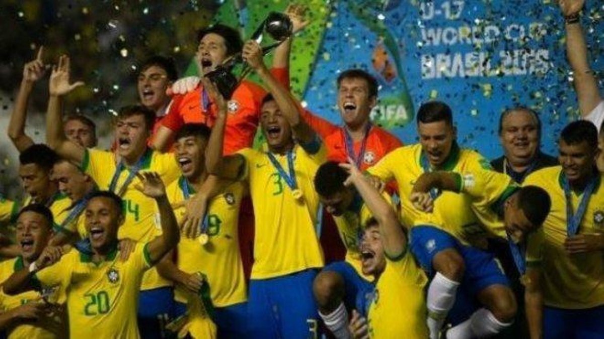 La selección brasileña sub-17 celebra el título mundialista.-EFE / JOEDSON ALVES