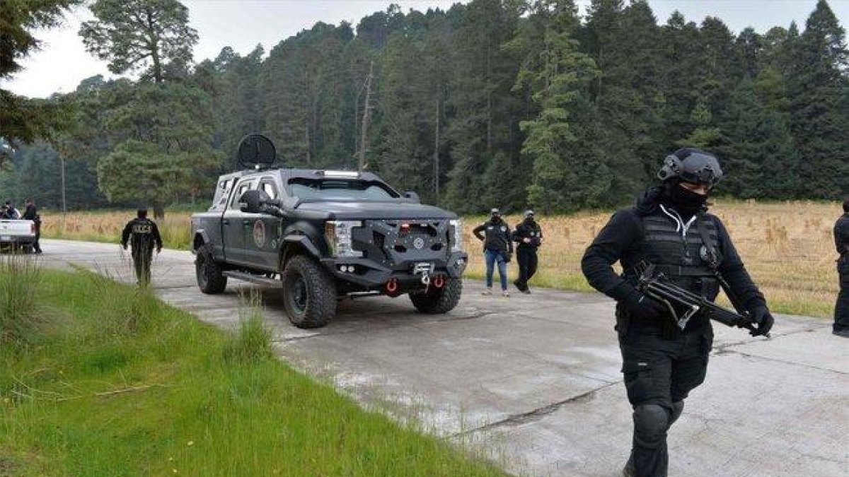 Policías en México realizan un operativo para rescatar personas secuestradas.-AFP