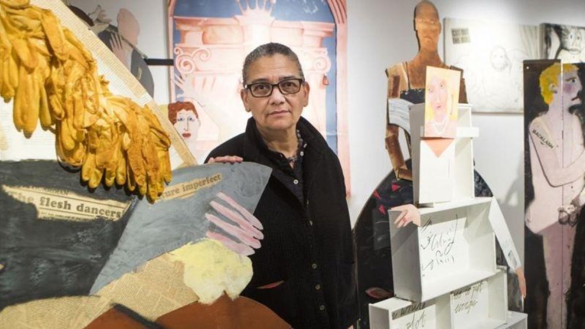 Lubaina Himid, ganadora del premio Turner, junto a una de sus obras.-AP / DANNY LAWSON