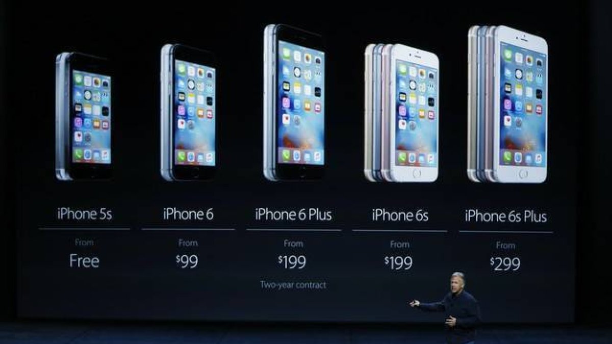 Distintos modelos de los teléfonos de Apple, en un acto de la compañía del pasado 9 de septiembre.-AFP / STEPHEN LAM