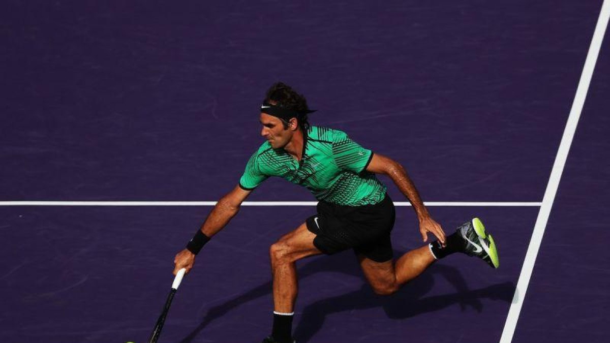 Roger Federer ya está en semifinales de Miami.-AL BELLO / AFP