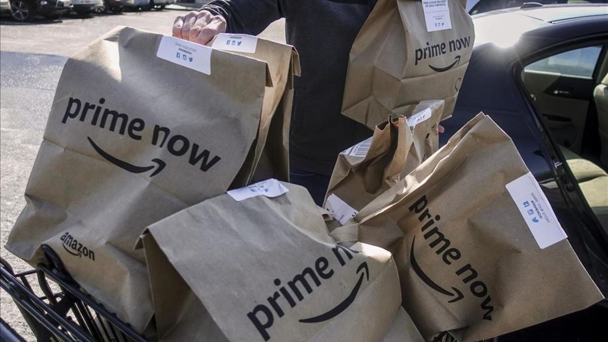 Bolsas de Amazon Prime Now.-/ AP / JOHN MINCHILLO