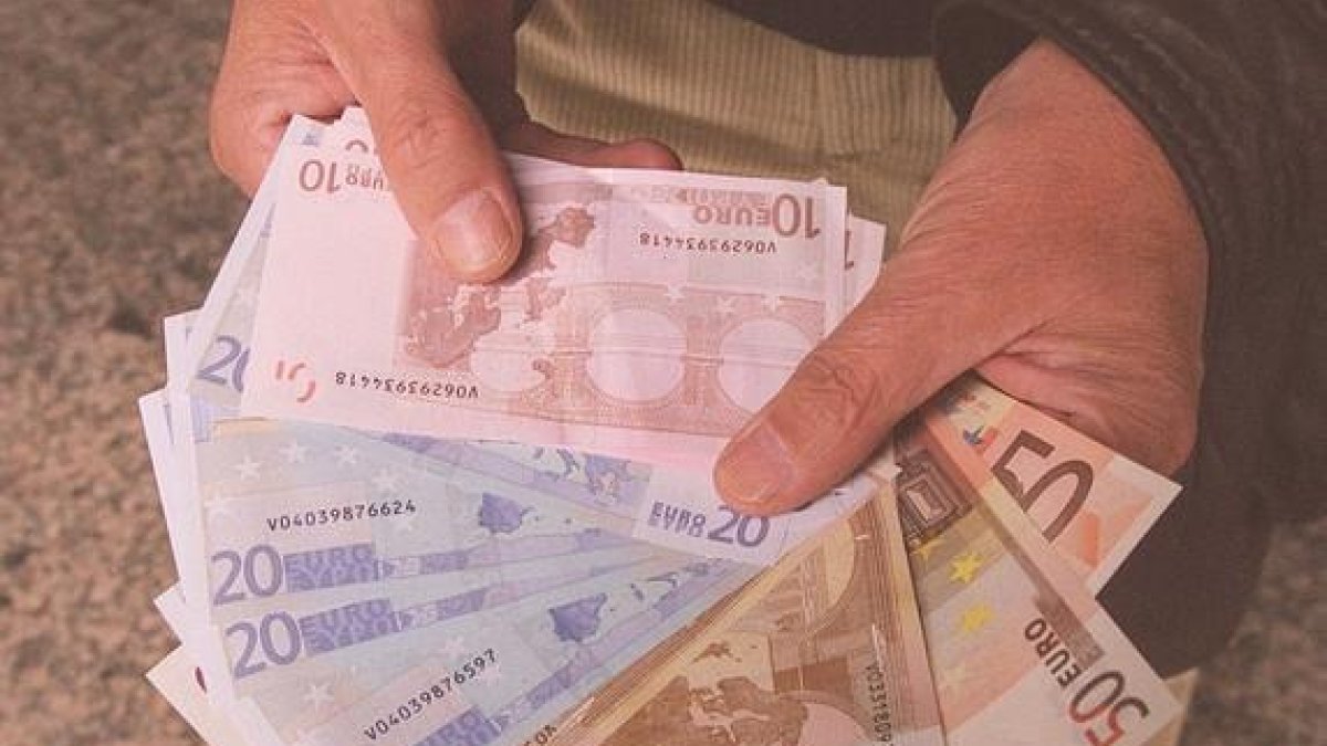 Billetes de euro en una imagen de archivo. HDS