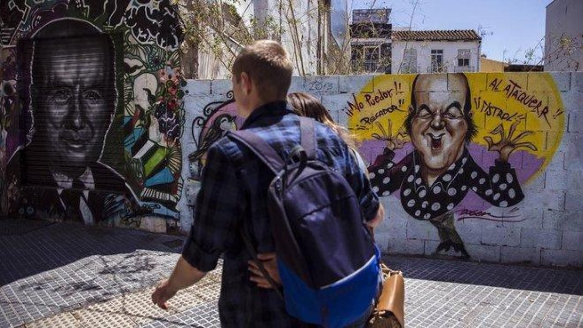 Uno de los grafitis con la cara de Chiquito de la Calzada que hay en las calles de Málaga.-EFE