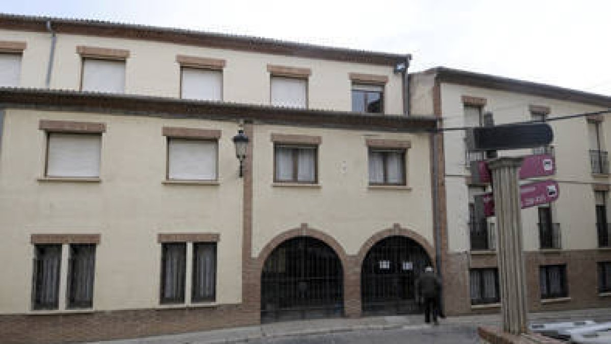 Exterior de la residencia Sor María de Jesús. / ÁLVARO MARTÍNEZ-