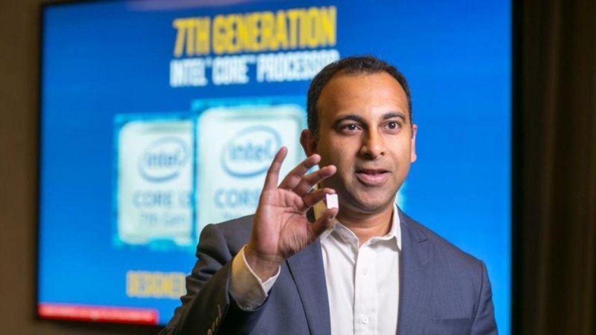 El vicepresidente de Intel, Navin Shenoy, en la presentación de un procesador.-Intel Corporation
