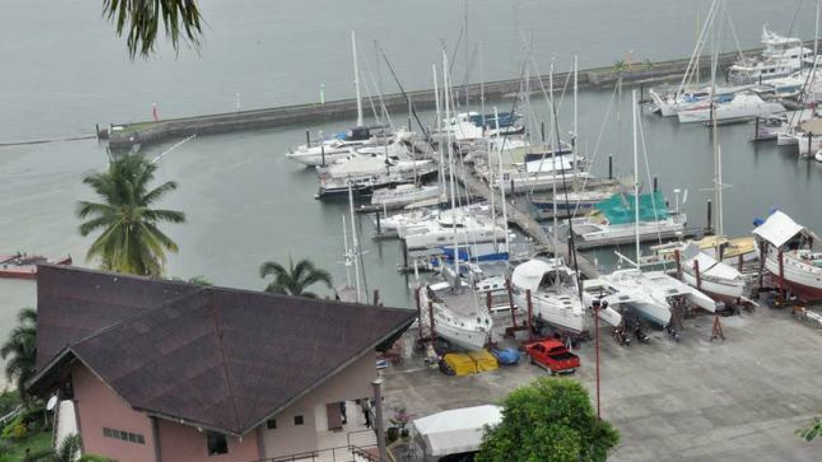 Vista aérea del embarcadero del Holiday Oceanview Samal Resort, desde donde los secuestradores escaparon junco con sus cuatro rehenes escaparon.-AP / MANUEL CAYON