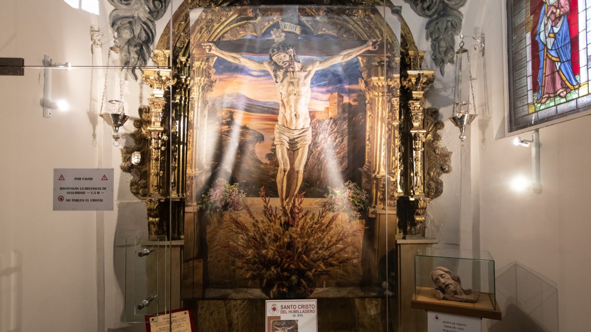 Imagen de la tela con el Cristo detrás del cristal.-G MONTESEGURO