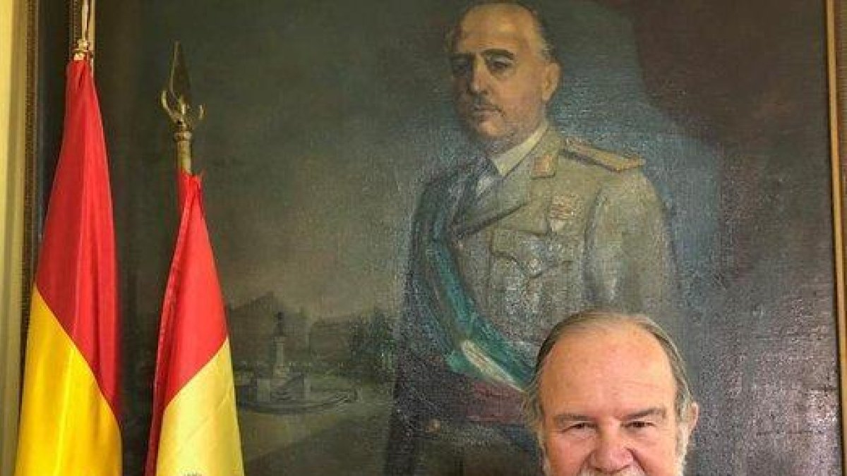 El general retirado, Juan Chicharro, presidente de la Fundación Francisco Franco.-