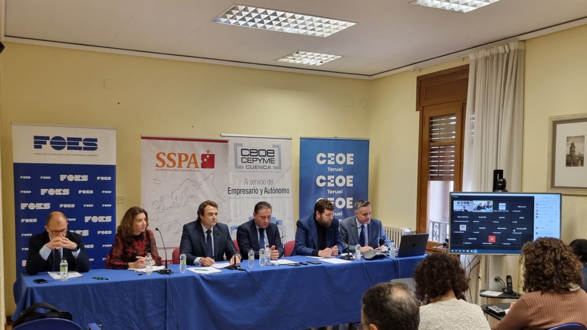Los representantes de las patronales de Soria, Cuenca y Teruel durante su intervención. HDS