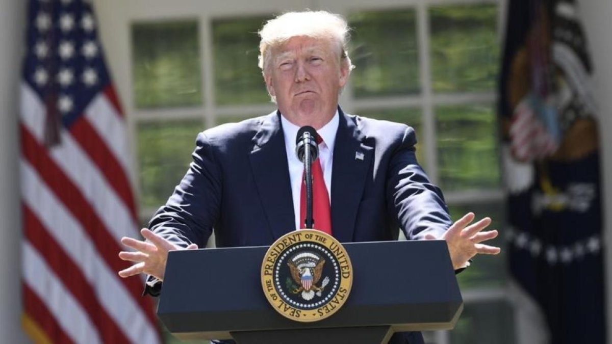 Donald Trump, anunciando su retirada del acuerdo climático de Paris.-SAUL LOEB