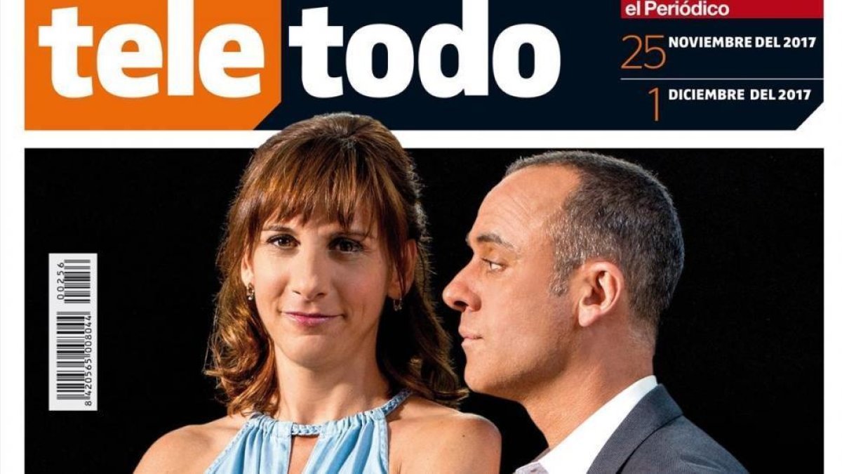 Malena Alterio y Javier Gutiérrez, en la portada de Teletodo.-EL PERIÓDICO