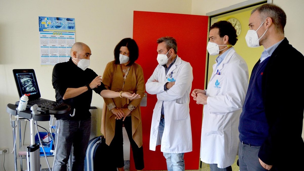 Tres médicos del Hospital San Juan de Dios de León del grupo de investigación IdiHealth trabajan en el desarrollo de esta aplicación. / ICAL