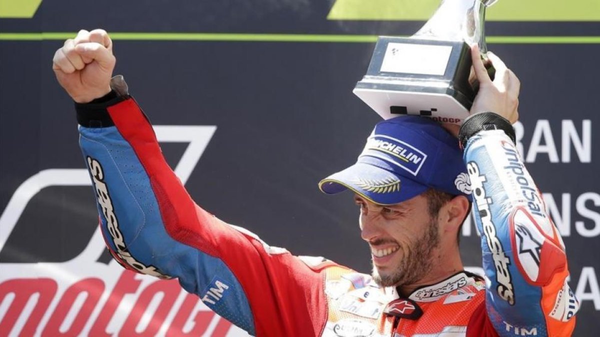 El italiano Andrea Dovizioso (Ducati) celebra su triunfo en Montmeló-AP