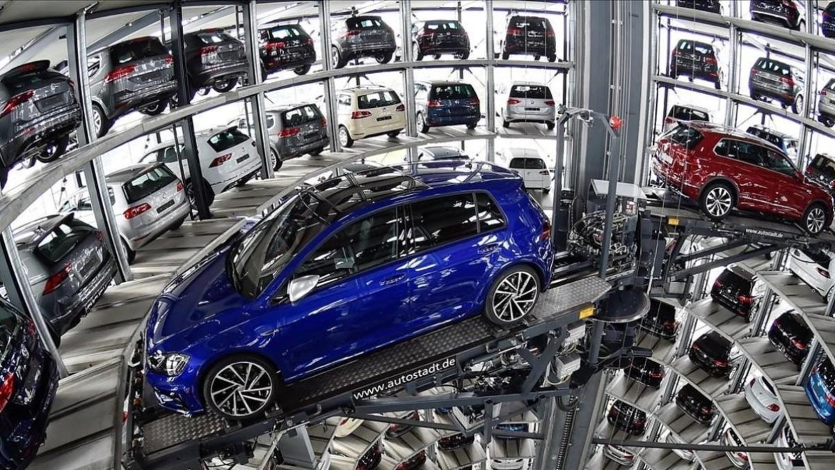 Vehículos de Volkswagen en la sede central del grupo en Wolfsburg.-REUTERS